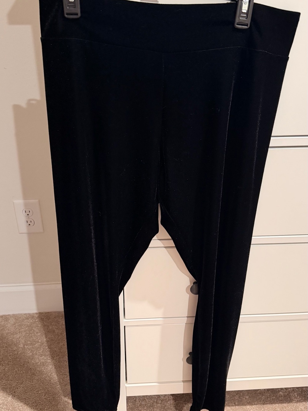 HUE Black Ponte Stretch Leggings